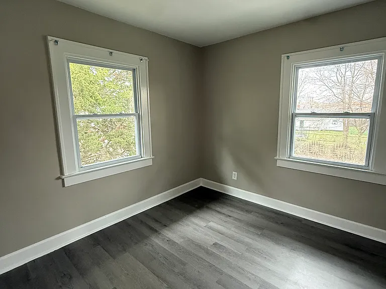 445 W 25th St — Photo 34