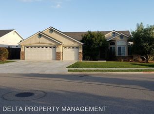 2121 Lorena Ave, Sanger, CA 93657