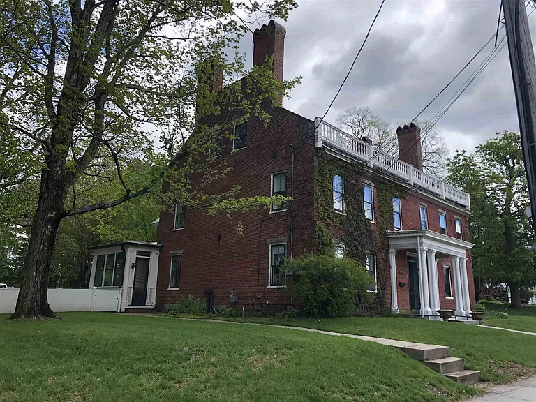 11 Chestnut St — Photo 6