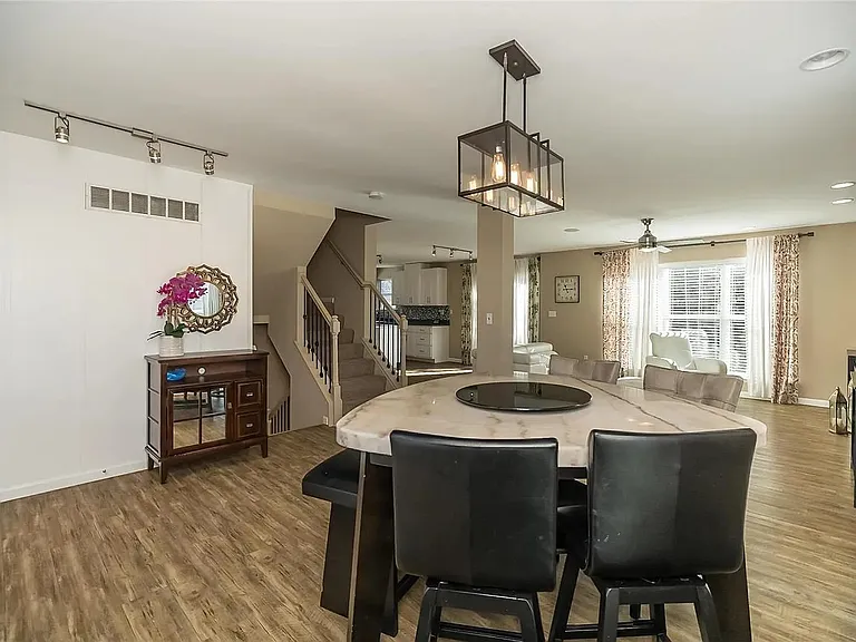 1304 Mason Grove Dr — Photo 9
