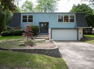 2120 Tilbury Rd, Waterloo, IA 50701