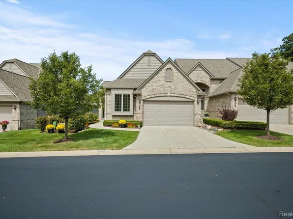 5816 Knob Hill Cir, Clarkston, MI 48348