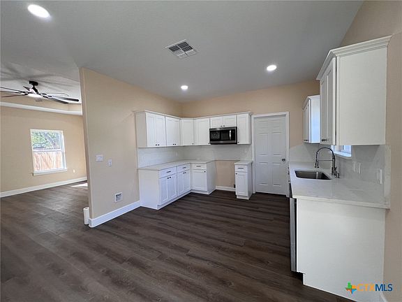 5th image of 410 W Trinity St