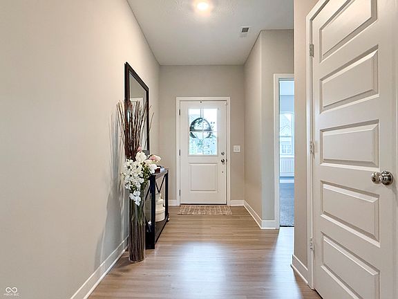 2nd image of 8648 Laurelton Pl