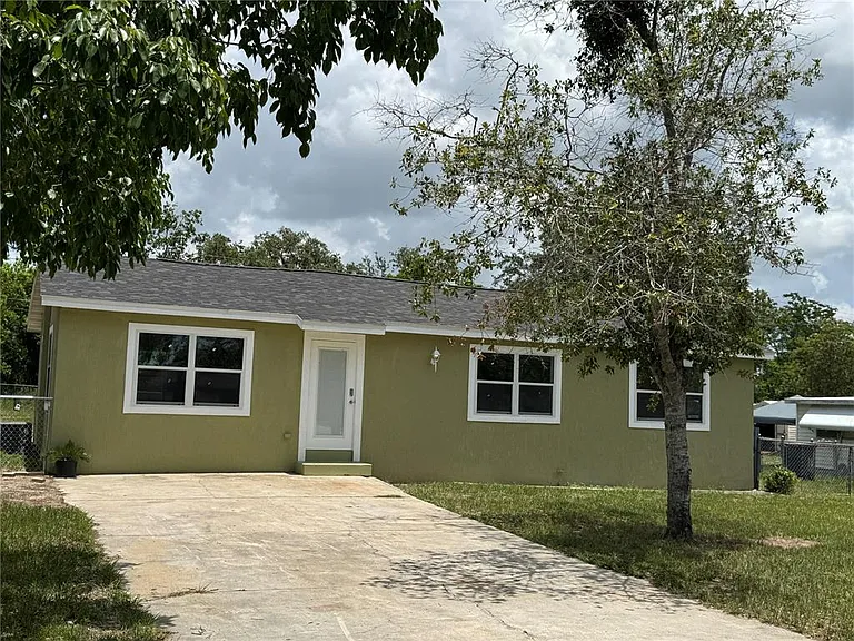 2549 Olive Ave — Photo 3