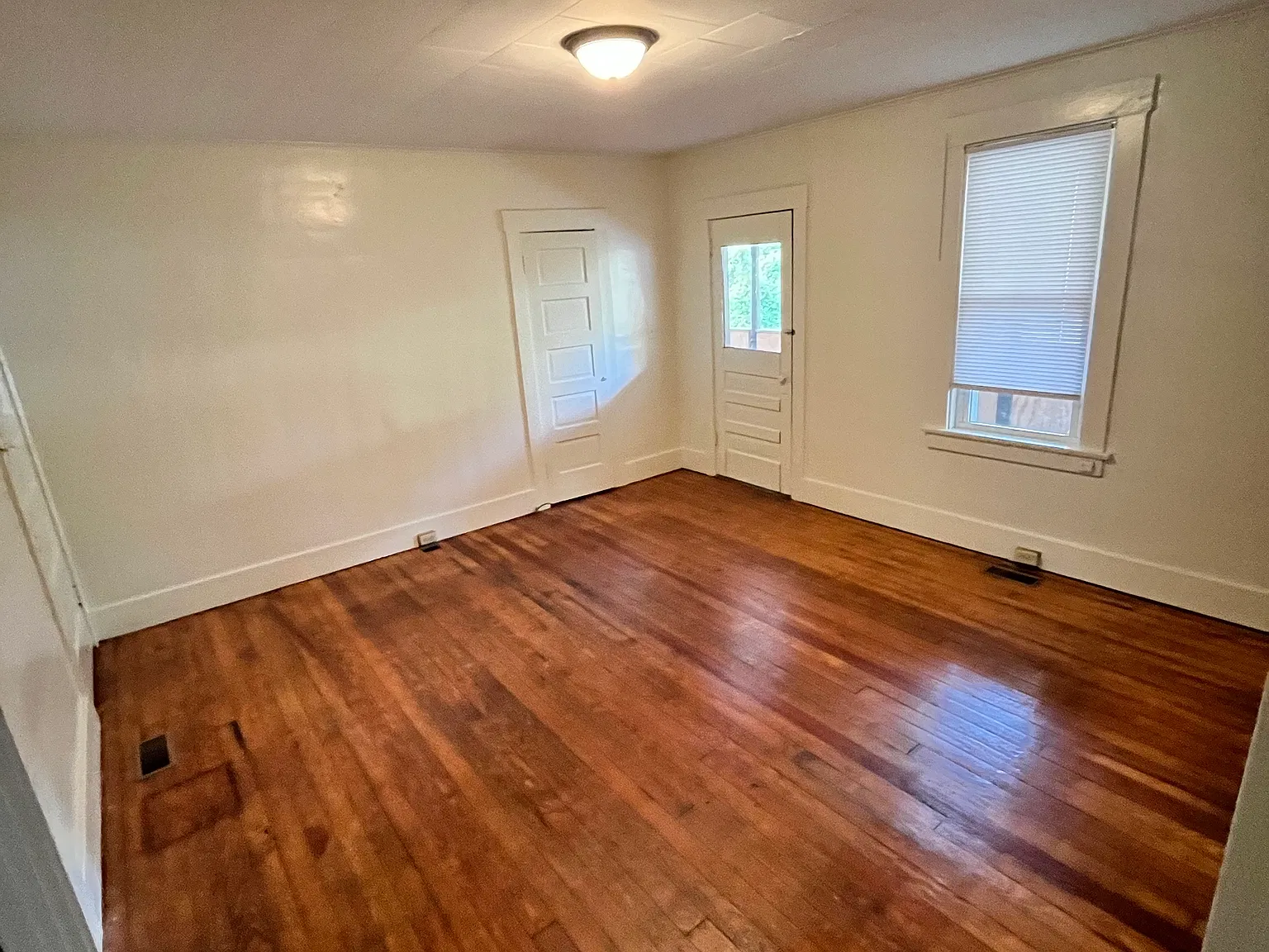 2 bed, 900 sqft, $1,400 — Photo 3