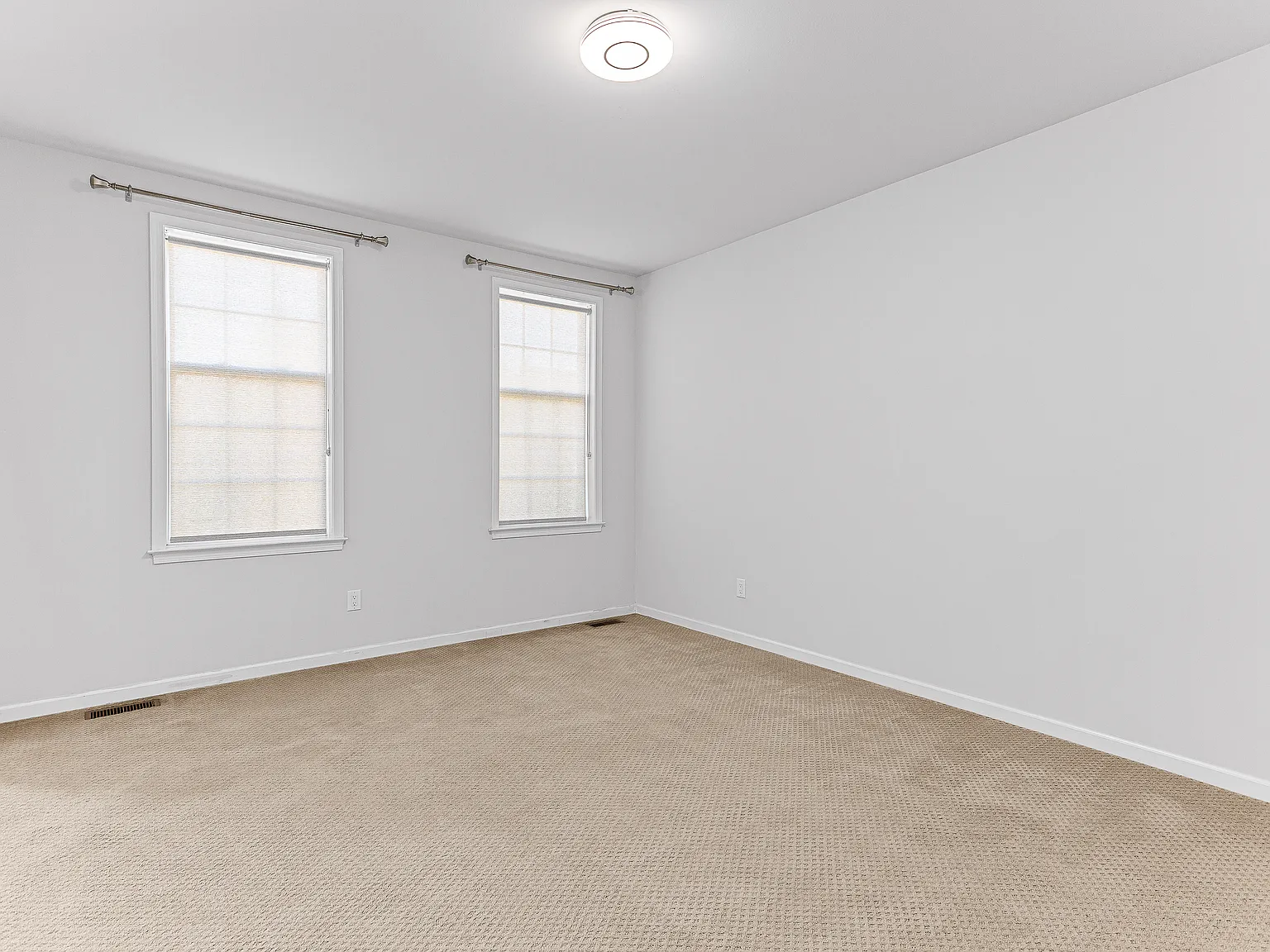 4 bed, 2.5 bath, 2394 sqft, $3,650 — Photo 4