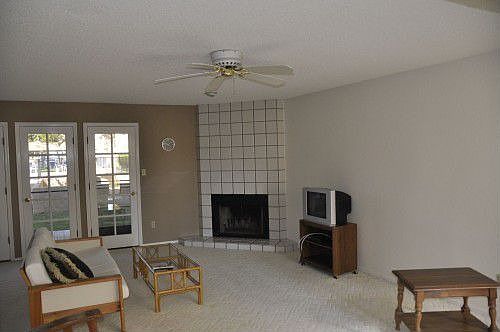 5th image of 800 E Country Club Dr Unit 19