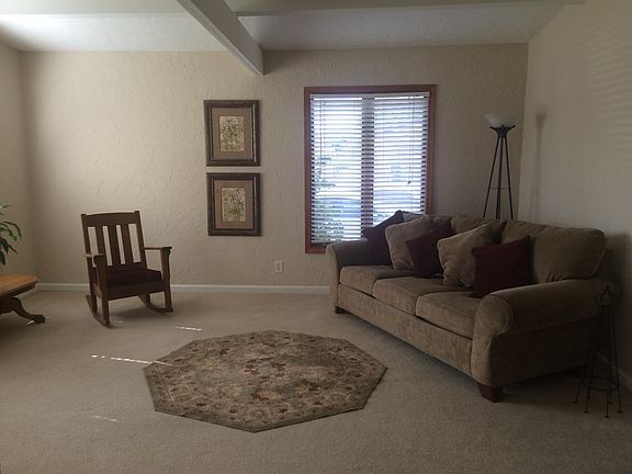 5th image of 90 Lawton Dr