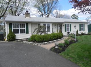 196 Burlington Path Rd, Cream Ridge, NJ 08514