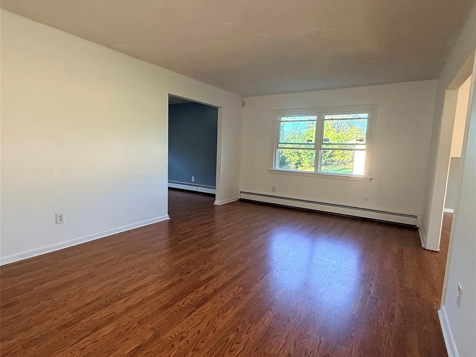 3 bed, 1.5 bath, 1344 sqft, $3,000 — Photo 3