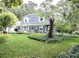 1522 N 124th St, Wauwatosa, WI