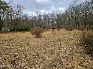 T 568 McKay Rd, Henryville, PA 18332