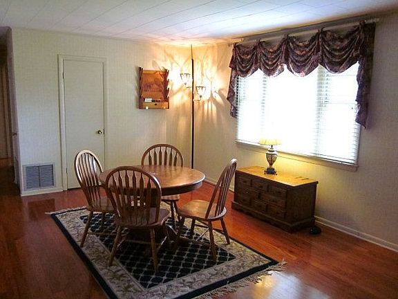 4th image of 102 Juniper St