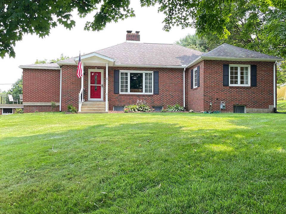 1st image of 215 E Main St