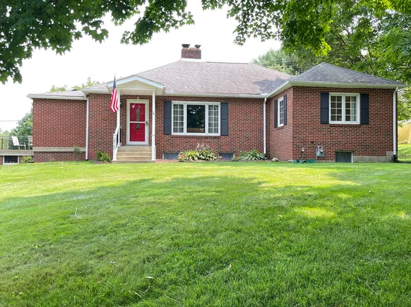 215 E Main St, Centerburg, OH 43011