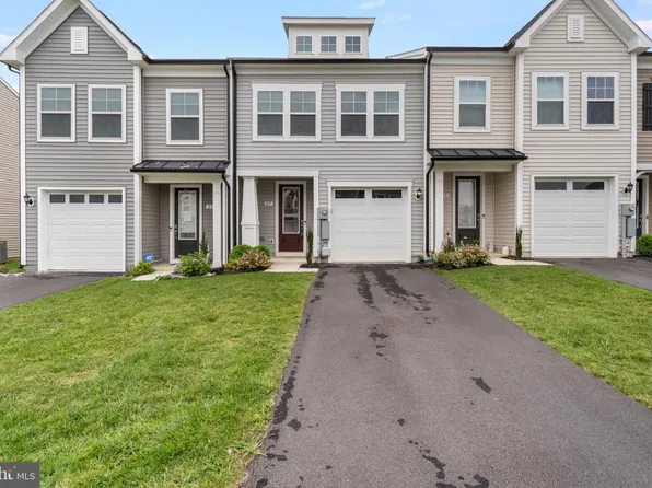 27 Towton Pl, Charles Town, WV 25414