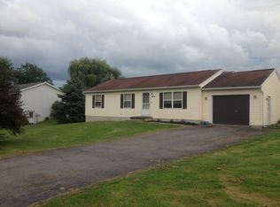 3836 Mystic Meadows Ln, Williamson, NY 14589