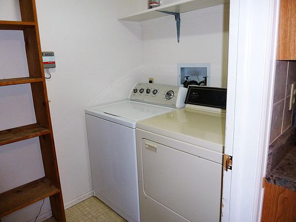 Laundry room, washer & dryer included
