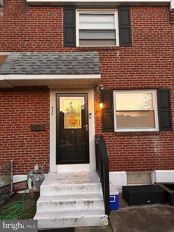 4 bed, 1.5 bath, 1488 sqft, $2,800 — Photo 1