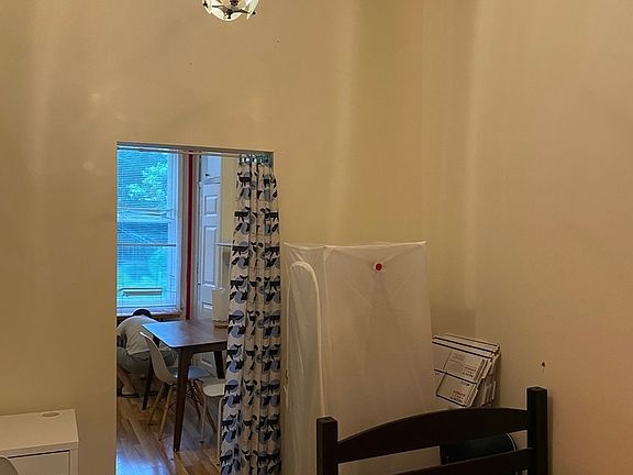 4th image of 400 11th St #1