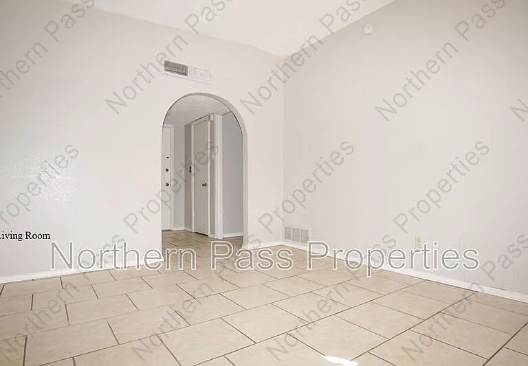 10109 Milan St — Photo 5