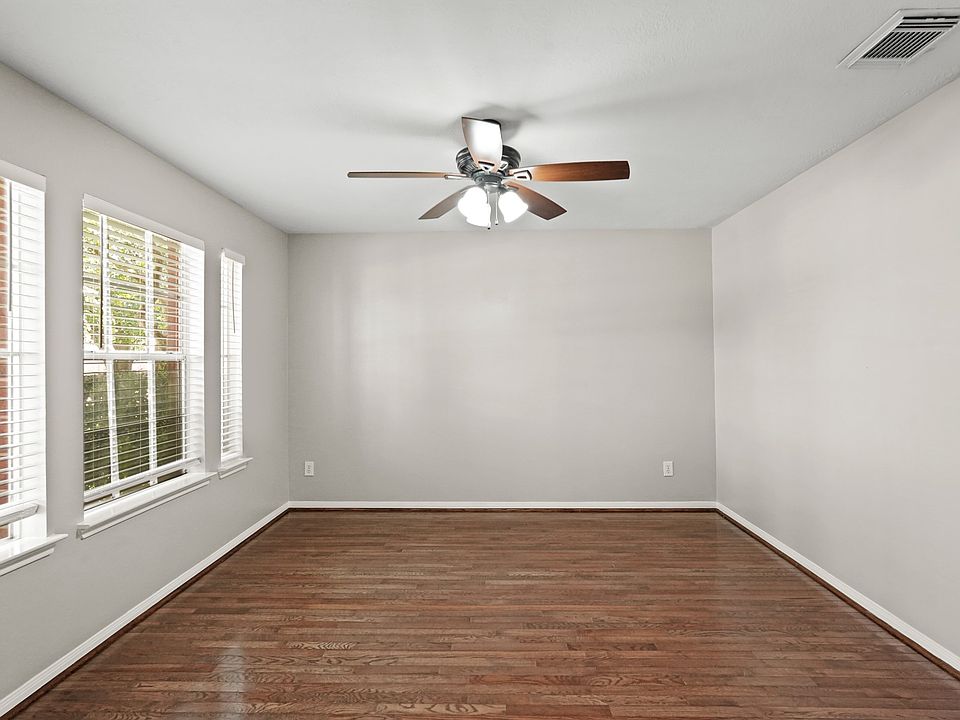 1st image of 2922 Glencullen Ln #2922