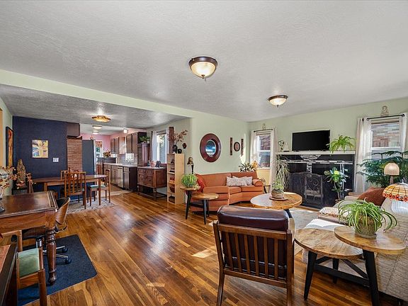 4th image of 851 S Cowley St