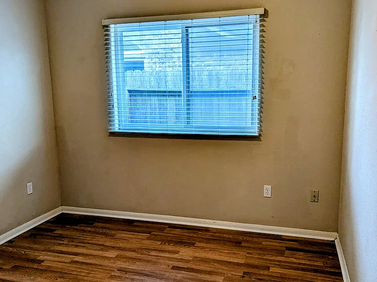 325 Pacific Dr — Photo 25