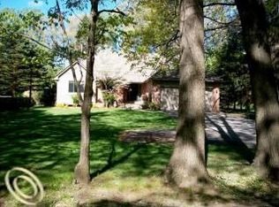 15435 Robinwood Dr, Plymouth, MI 48170