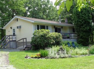 112 Mountain View Rd, Greeley, PA 18425