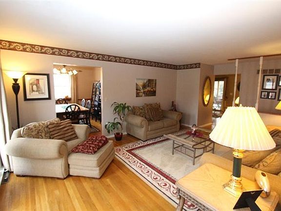 3rd image of 1870 Clayburn Cir
