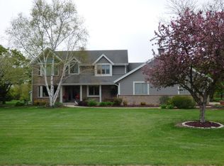115 N Meadowside Ct, Oconomowoc, WI 53066