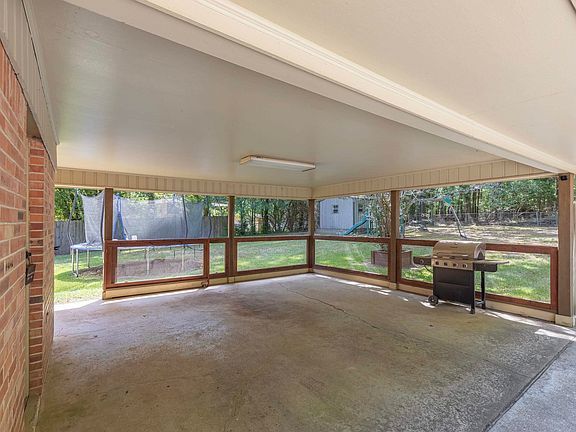 4th image of 905 Sherwood Dr