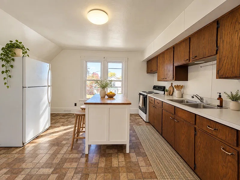 2 bed, 1.0 bath, $1,100 — Photo 3