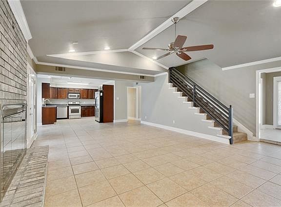 3rd image of 701 E Saint Avide St