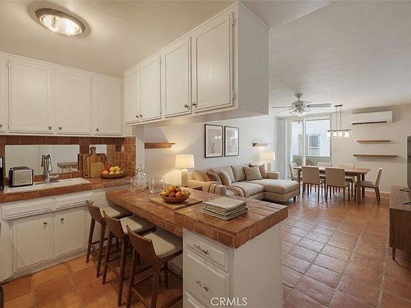 2nd image of 425 S Kenmore Ave APT 206