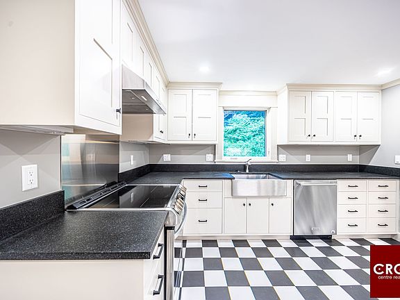 3rd image of 85 Woodland Rd
