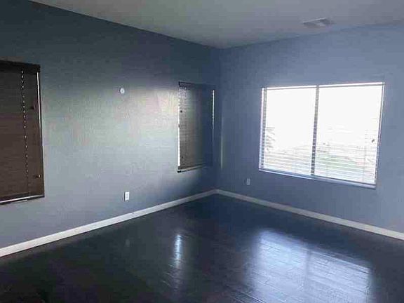 3rd image of 10660 E Cliffrose Ln