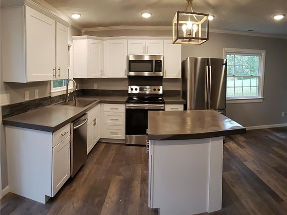 2nd image of 129 Elmwood Dr