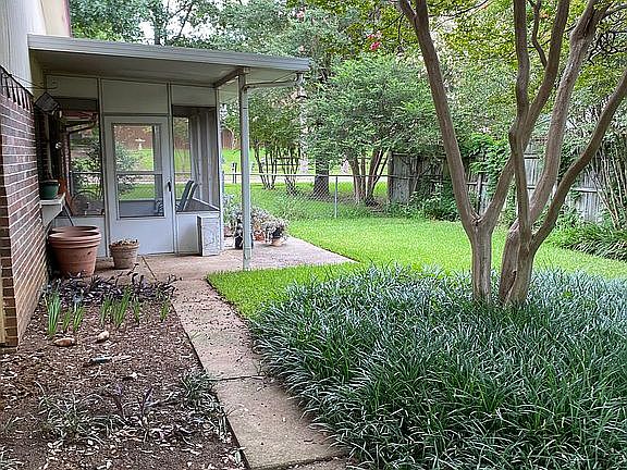 5th image of 730 Mockingbird Dr