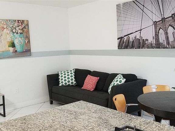 4th image of 421 Collins Ave APT 2
