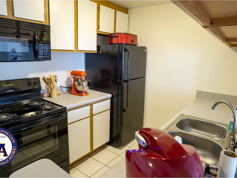 Holly Park Apartments — Photo 6