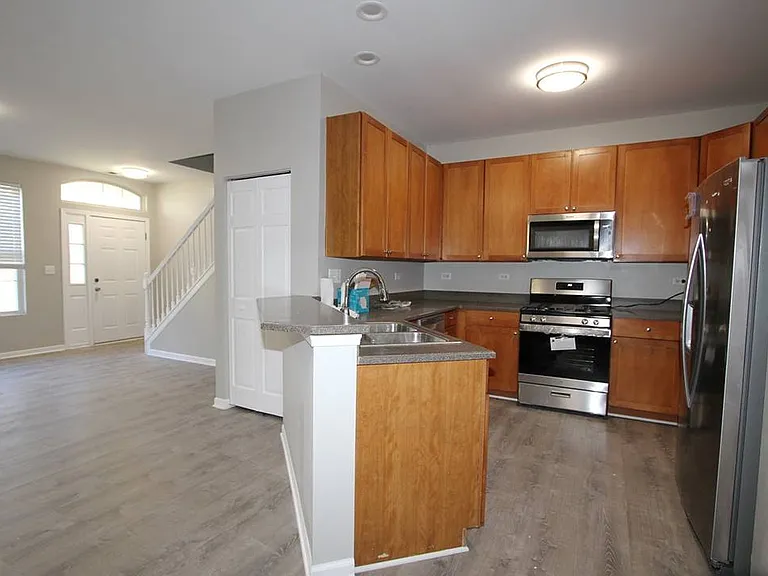 353 Springbrook Trl S — Photo 2