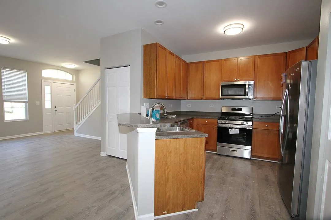 Building Photo - 353 Springbrook Trl S