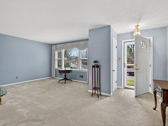 4th image of 2081 Dogwood Dr