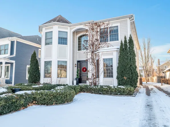 749 E Sunnyside Ave, Libertyville, IL 60048