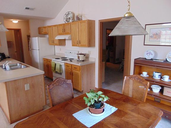 4th image of 1233 Amberlea Dr E