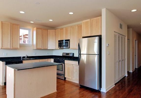 4th image of 1621 S Carpenter St #1621-102