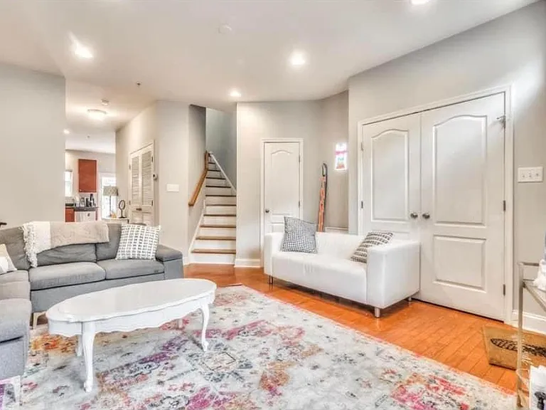 1626 Light St — Photo 6